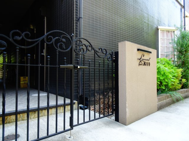 レオナール祐天寺のエントランス