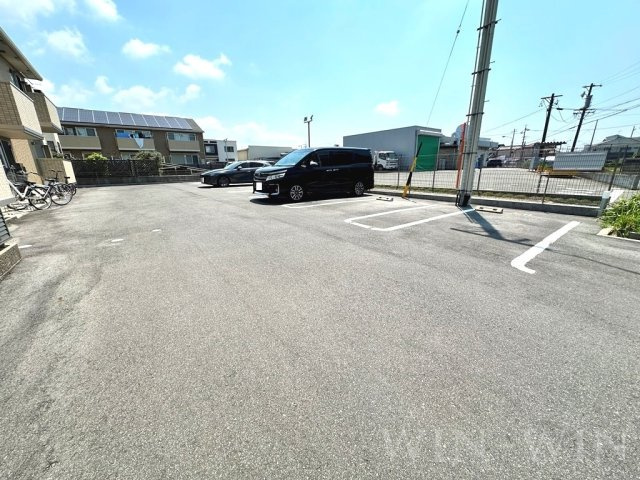 ヴィダ フェリィス 三番館の駐車場