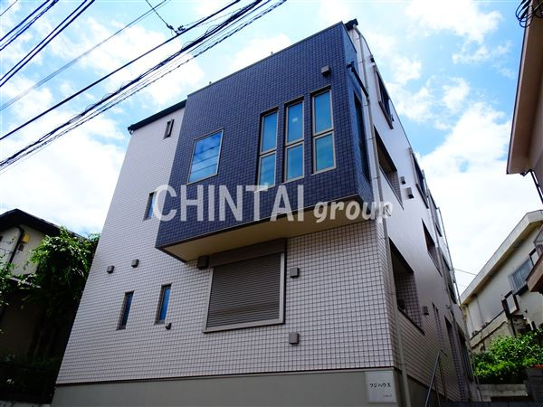 フジハウスのエントランス