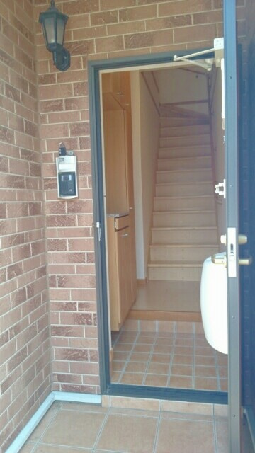 ローズアイズの玄関