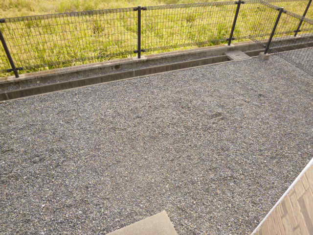 倉敷市東塚４丁目のアパートのバルコニー|専用庭