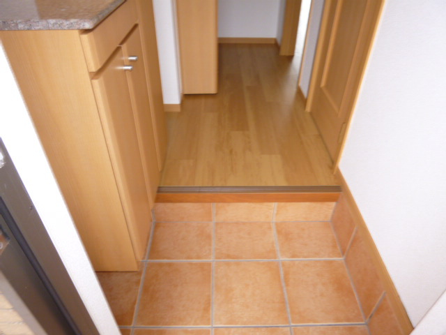 倉敷市東塚４丁目のアパートの玄関