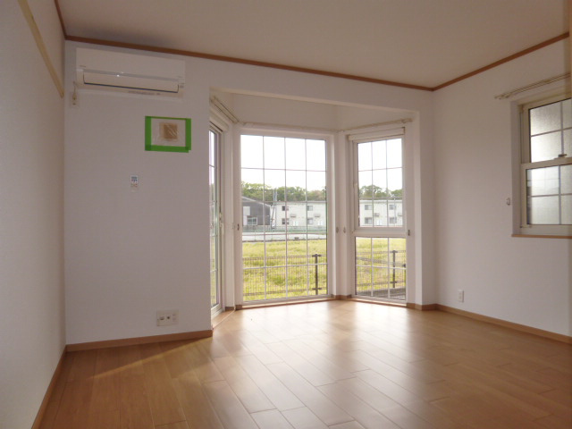 倉敷市東塚４丁目のアパートの居間・リビング|洋室