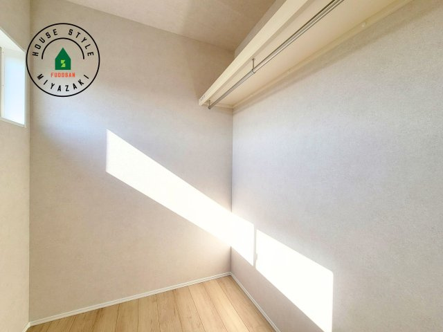 FelidiaGarden　宮崎市郡司分(2号棟）の収納|洋服や大きな荷物が多い方や人数の多いご家族などは、一般的なクローゼットよりもウォークインクローゼットのほうが使い勝手が良いです。