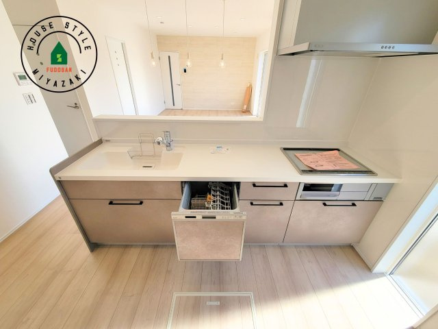 FelidiaGarden　宮崎市郡司分(2号棟）のキッチン|ご家族を近くに感じられる対面キッチンのLDK。会話もはずみそうですね。