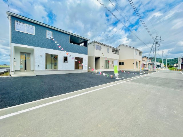 太田市大島町の前面道路含む現地写真|間口も広く、駐車も楽々♪