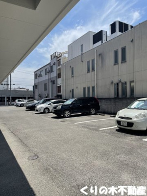 【駐車場】 | フィネス今治 | 駐車場があるので、車を買う予定の方も安心です