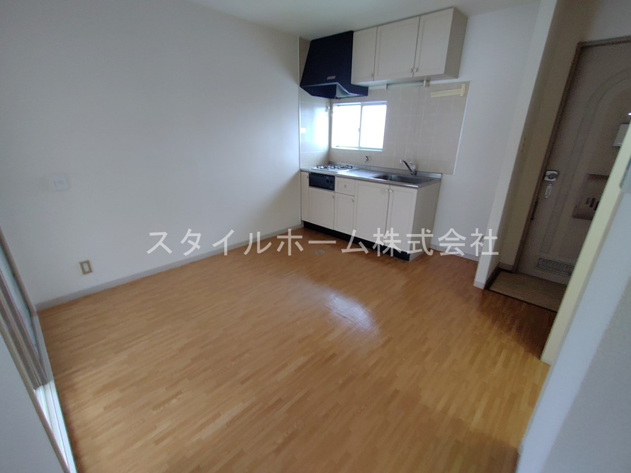 サンコーポ柱東山　B棟の居間・リビング|別部屋写真です。