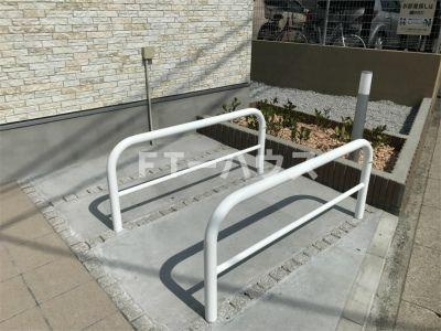 リブリ・宝英の駐車場