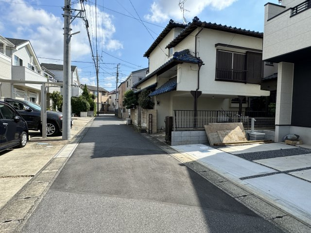 松戸市五香２丁目新築戸建【高木第二小学校：8分】の前面道路含む現地写真|北側前面道路