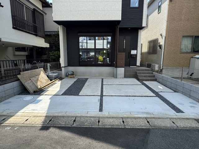松戸市五香２丁目新築戸建【高木第二小学校：8分】の駐車場|駐車スペース・並列２台駐車可