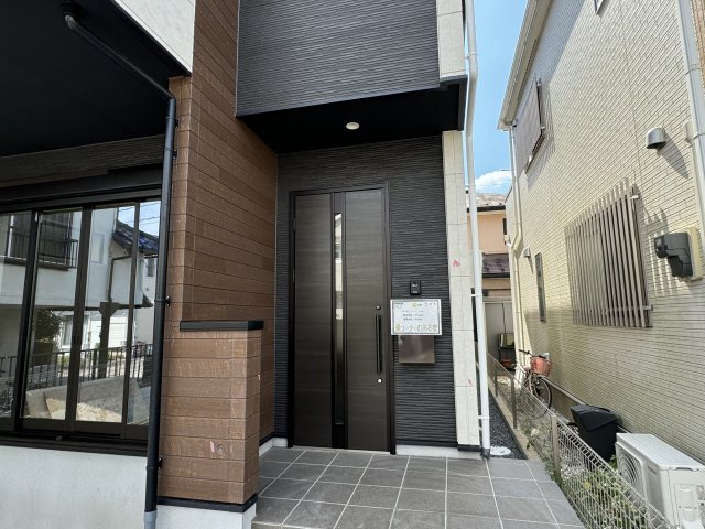 松戸市五香２丁目新築戸建【高木第二小学校：8分】のエントランス|エントランス・玄関ポーチ