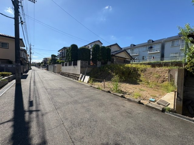 川越市稲荷町　建築条件なし売地　東武東上線『新河岸駅』徒歩18分　【高階南小学区】の前面道路含む現地写真