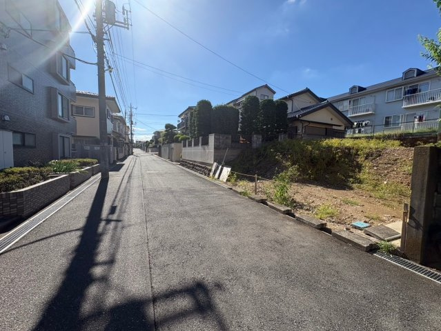 川越市稲荷町　建築条件なし売地　東武東上線『新河岸駅』徒歩18分　【高階南小学区】の前面道路含む現地写真