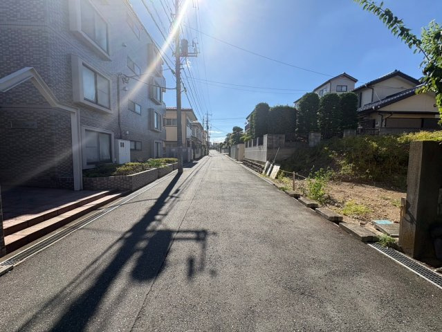 川越市稲荷町　建築条件なし売地　東武東上線『新河岸駅』徒歩18分　【高階南小学区】の前面道路含む現地写真