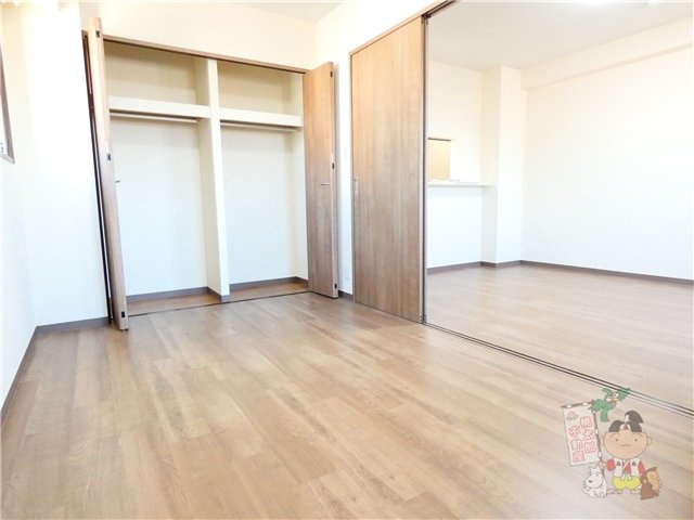 セントラルアヴェニュー田町の洋室