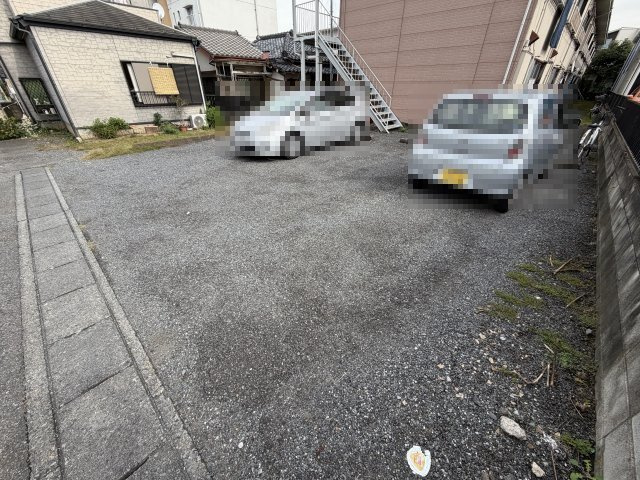 アタゴコーポラスの駐車場