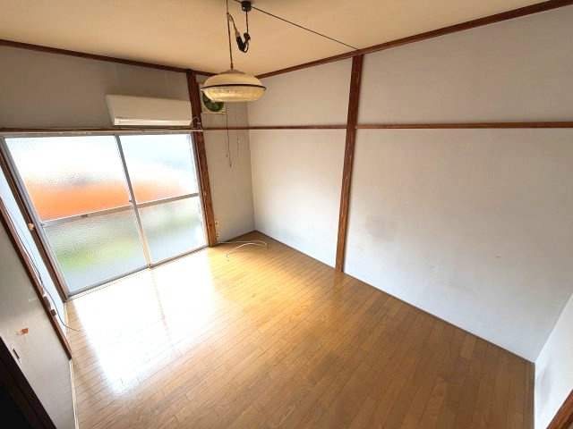 アタゴコーポラスの洋室|コンパクトで使いやすい洋室です