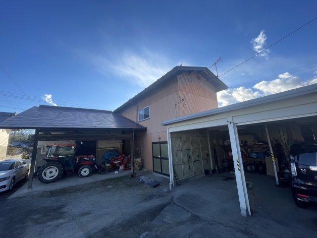 伊那市美篶　中古住宅の駐車場