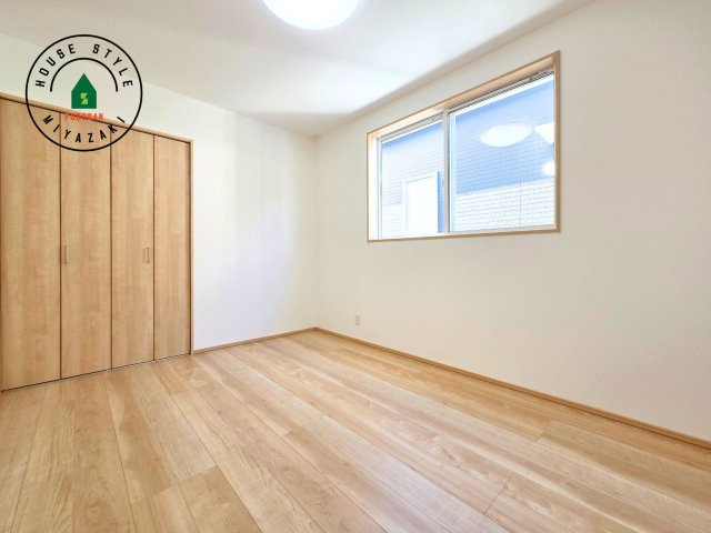 宮崎市田野町井倉モデル（3号棟）の洋室|採光良好な洋室は全居室、複層ガラスの遮熱効果と断熱効果で、一年中快適に過ごせます。