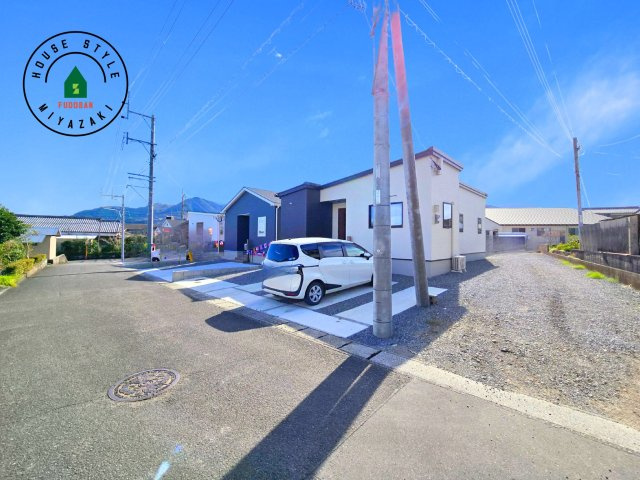 宮崎市田野町井倉モデル（3号棟）の前面道路含む現地写真|前面道路です。