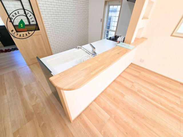 宮崎市田野町井倉モデル（3号棟）のダイニング|キッチンから立ち込める香りが今日の料理を期待させます。