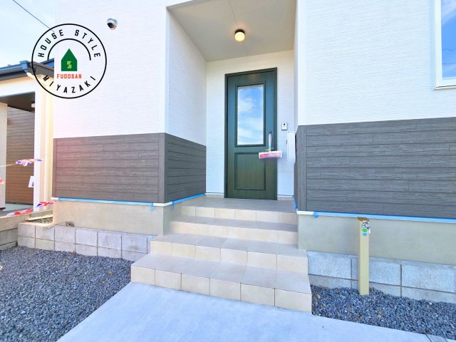 宮崎市田野町井倉モデル（3号棟）の玄関|おでかけの時も帰った時も、「我が家」を最初に感じでもらえる素敵な空間に。