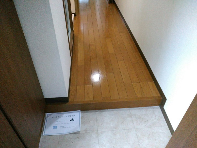 アヴニールAKISHINの玄関