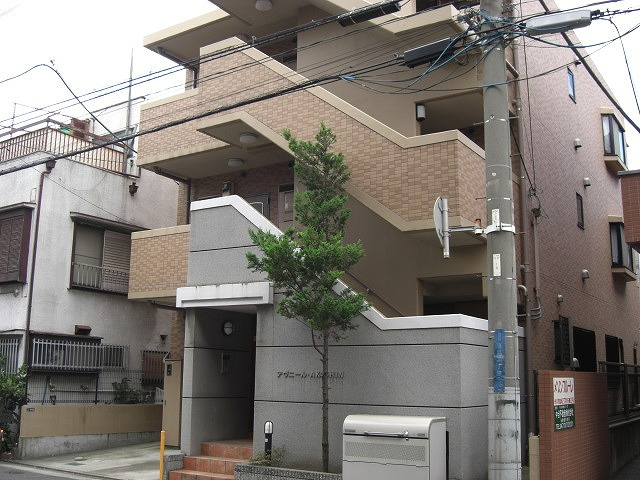 アヴニールAKISHINの外観