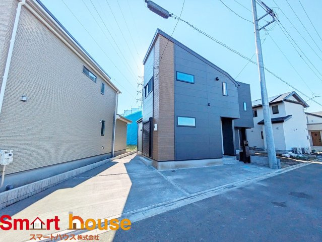 相模原市中央区東淵野辺　新築1棟の前面道路含む現地写真|お住まいの前面道路が広いと駐車が楽になり、陽当たりも遮られないので明るく居心地の良いお家になります♪
