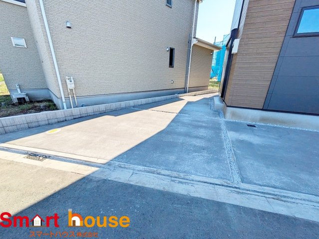 相模原市中央区東淵野辺　新築1棟の駐車場|駐車スペースも広々としているので楽々と止めることができます！