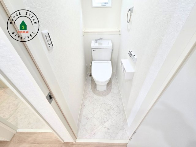 宮崎市田野町井倉モデル（4号棟）のトイレ|温水洗浄便座を完備しております。