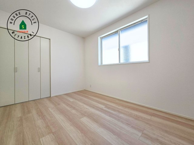 宮崎市田野町井倉モデル（4号棟）の洋室|採光良好な洋室は全居室、複層ガラスの遮熱効果と断熱効果で、一年中快適に過ごせます。