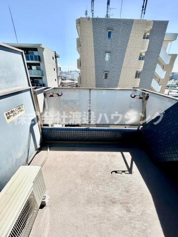 サングレートESAKAⅡのバルコニー