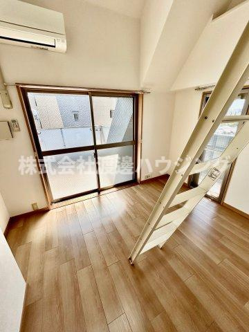 サングレートESAKAⅡの居間・リビング