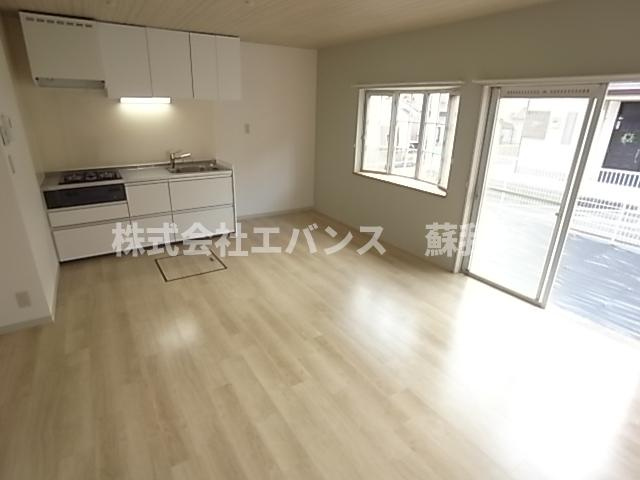 【居間・リビング】 | グランドハイツ⽮作台 | こちらの居間で趣味の時間をお楽しみください