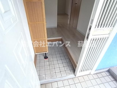 【玄関】 | グランドハイツ⽮作台 | 収納もある玄関です