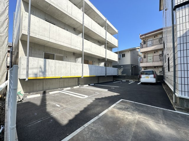 ソレイユaの駐車場