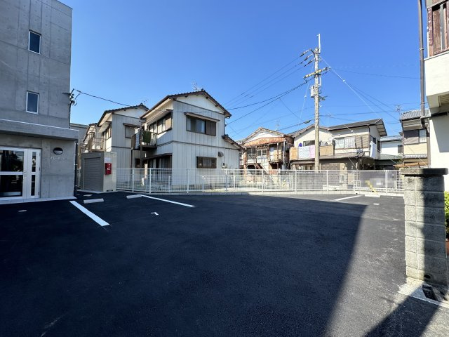 ソレイユaの駐車場