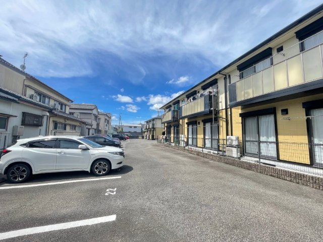 IVY COURTA棟の駐車場