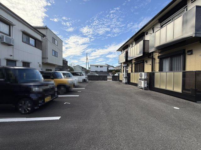 IVY COURTA棟の駐車場