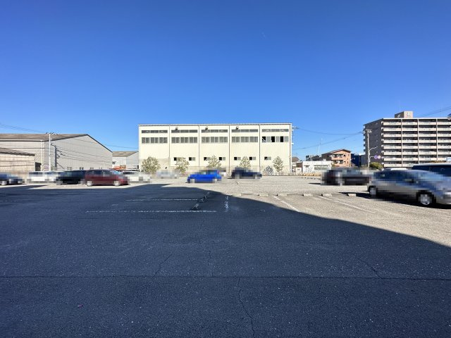 アストーレ青柳の駐車場
