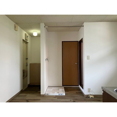 【居間・リビング】 | 玄関・トイレ・浴室（キッチンから）