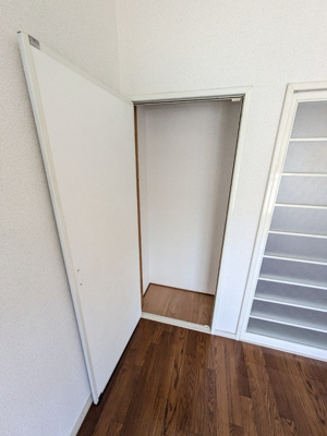 洋室には物入あります