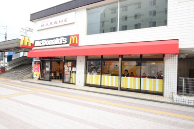 マクドナルド 小田急善行駅前店まで750ｍ