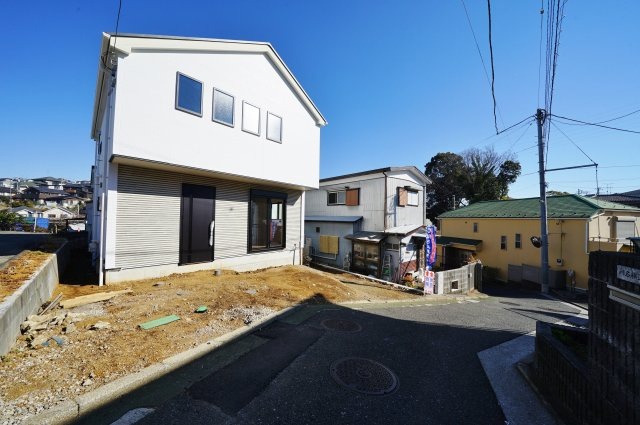 【横浜市保土ケ谷区上菅田町838-1新築戸建て】★仲介手数料無料★（上菅田笹の丘小学校・上菅田中学校）の前面道路含む現地写真