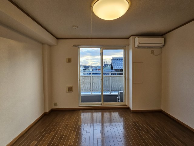 三木市平田のアパートの居間・リビング
