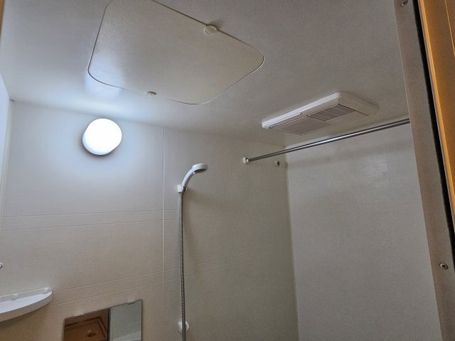 三木市平田のアパートの浴室