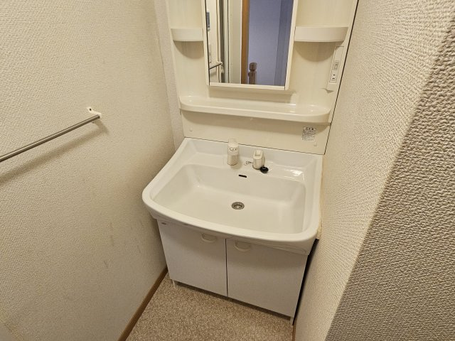 三木市平田のアパートの洗面所