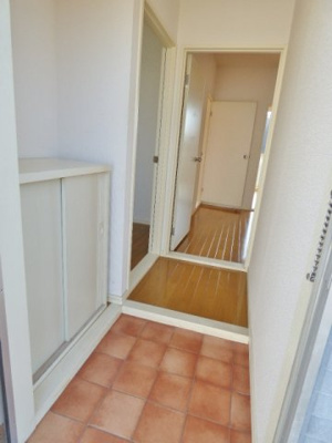 【玄関】 | メゾン常盤 | 引戸タイプのシューズボックスで靴も出しやすい♪